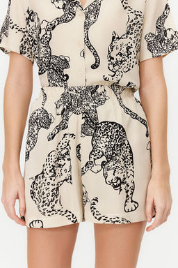 Krem Kaplan Desenli Viskon Sortlu Dokuma Pijama Tak?m? THMSS24PT00011