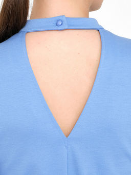 Платье с вырезом по спинке