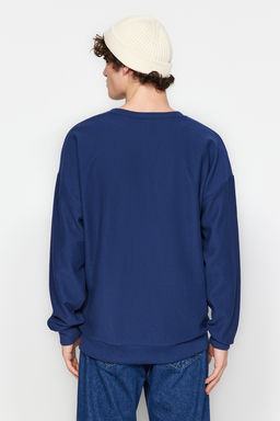 Lacivert Oversize/Genis Kesim Dokulu Yaka Detayl? Sweatshirt TMNAW24SW00233 - Trendyolmilla фото 7