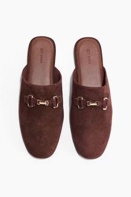 Mules de piel estilo mocas?n
