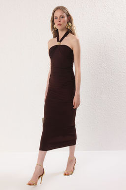 Trendyolmilla Kahverengi Vucuda Oturan Aksesuar Detayl? Dokuma Maxi Abiye Gece Mezuniyet Elbisesi TPRSS25EL00294