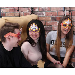 Настольная игра «Кто Я?» 6 очков, 2 стираемых маркера, часы песочные 1 мин