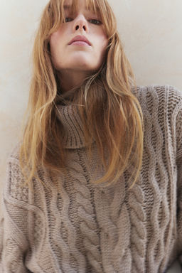 Jersey de cuello alto en punto trenzado - H&m фото 2