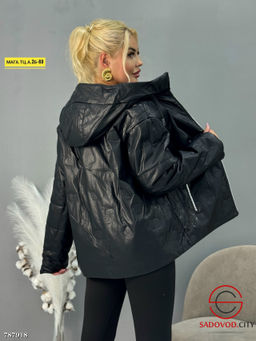 Женская осенняя куртка с капюшоном