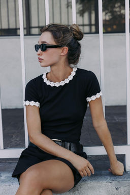 FLOWER DETAIL T-SHIRT - Zara фото 3