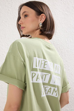 Mint %100 Pamuk Slogan Patch Detayl? Oversize/Genis Kesim Orme T-Shirt TWOSS25TS00143