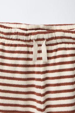 CONJUNTO CAMISETA Y BERMUDA RAYAS EFECTO TOALLA / marron/blanco