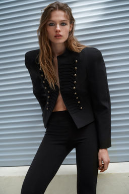 BLAZER ENTALLADA HOMBRERAS / Negro - Zara фото 4