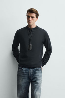 CAMISETA ESTRUCTURA CUELLO PANADERO / Marino