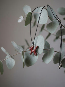 Кулон на шнурке