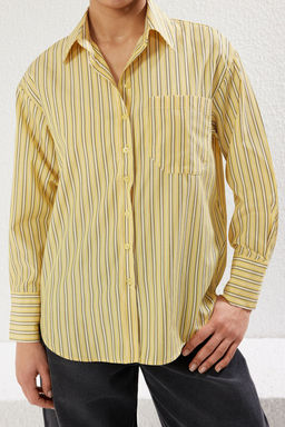 TRENDYOLMILLA Sar? Icinde Bustiyerli Cizgili Oversize Genis Kal?p Dokuma Gomlek TWOSS25GO00076  фото 7