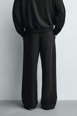 PANTAL?N JOGGER PLIEGUES SOFT / Negro