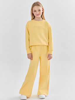Комплект для девочек желтый свободного кроя