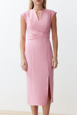 Pembe Vucudu Saran V Yaka Y?rtmac Detayl? Midi Kalem Etek Dokuma Elbise TWOSS24EL00606 - Trendyolmilla фото 4