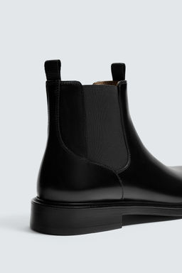 LEATHER CHELSEA BOOTS