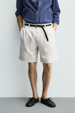 BERMUDA RELAXED FIT PLIEGUES / Crudo