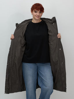 Пальто зимнее утепленное с капюшоном женское темно-коричневого цвета 7623TK - Visdeer фото 10