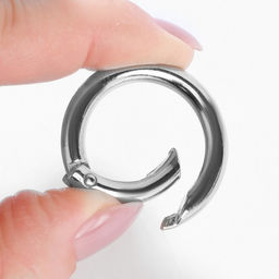 Цена за 100 шт. Кольцо-карабин, d=25/35 мм, толщина - 5 мм, цвет серебряный