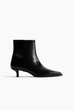 Botines de punta fina