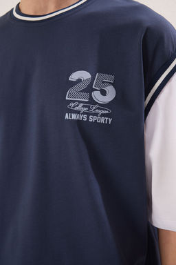 TRENDYOL MAN Indigo Oversize/Genis Kesim Kol Detayl? Bask?l? Kal?n %100 Pamuk T-Shirt TMNSS25TS00017 - Trendyolmilla фото 4