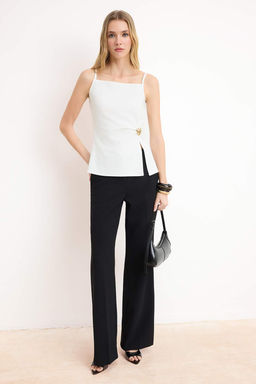 Ekru Fitted/Vucuda Oturan Kare Yaka Kolsuz Aksesuar Detayl? Scuba Krep Orme Bluz TWOSS26BZ00476 - Trendyolmilla фото 2