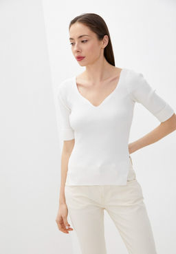 Приталенный джемпер в тонкий рубчик