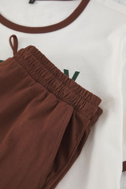 TRENDYOL MAN Ekru Kahverengi Regular Fit Slogan Bask?l? Orme Sortlu Pijama Tak?m? TMNSS25PT00011 - Trendyolmilla фото 7