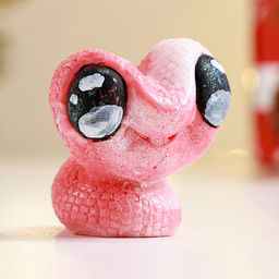 Цена за 2 шт. Фигурное мыло Змея Пучеглазик в форме сердца розовая с серебром