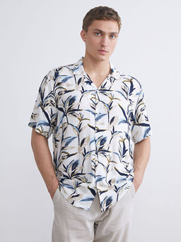 Regular Fit Resort Yaka K?sa Kollu Desenli Viskon Erkek G?mlek