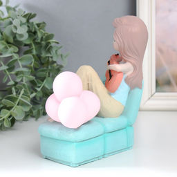 Фигурка светящаяся «Девчонка на диване с гитарой или пёсиком», полистоун, 13×7.5×16 см, МИКС