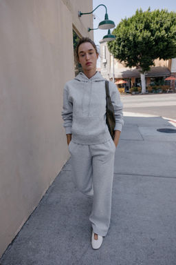 BASIC HOODIE