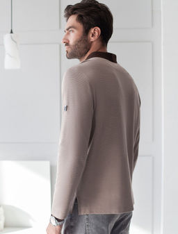 Лонгслив из мягкого фактурного трикотажа с плетеным воротником поло на молнии - Vilatte фото 3