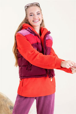 Женский вишневый жилет Неожиданная скидка в корзине