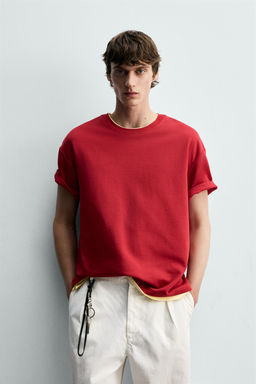 CAMISETA ACABADOS DOBLES CONTRASTE / Rojo