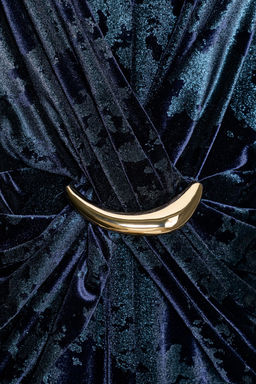 VELVET MIDI DRESS WITH HARDWARE - Zara фото 4