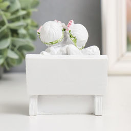 Фигурка «2 ангелочка в розовом веночке на скамейке», 8×7×5 см, МИКС