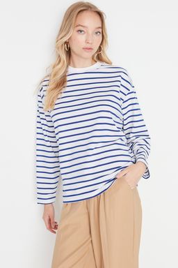 Beyaz Cizgili Oversize/Genis Kesim Bisiklet Yaka Ince Orme Sweatshirt TWOAW23SW00326
