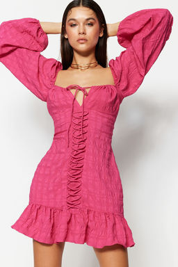 TRENDYOLMILLA Bridal Ekru Vucuda Oturan Dokulu Astarl? Dokuma K?sa Dugun/Nikah S?k Abiye Elbise TPRSS23EL00024  фото 3