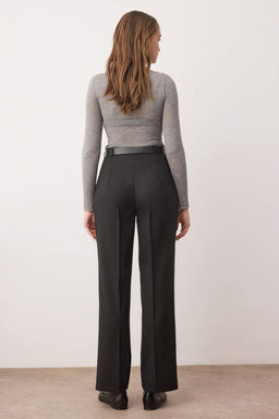 Siyah Kemerli Straigt/Duz Kesim Dokuma Kumas Pantolon TWOAW25PL00046