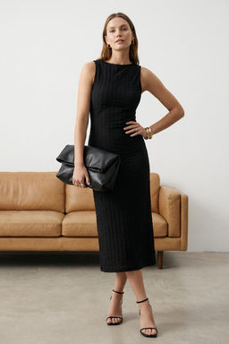 Siyah Duz S?rt Dekolteli Maxi Dokulu Fitted/Vucuda Oturan Esnek Orme Elbise TWOSS25EL00112