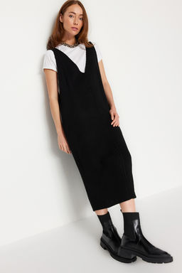 TRENDYOLMILLA Siyah Maxi Triko V Yaka Jile Elbise TWOAW24EL00011