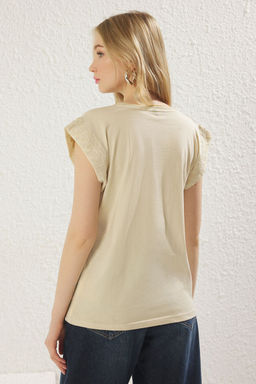 Tas Brode Kol Detayl? %100 Pamuk Vatka Gorunumlu Basic Bisiklet Yaka Orme T-Shirt TWOSS20TS0021