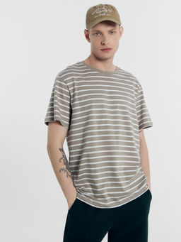 Футболка мужская кофейно-бежевая в белую полоску белая полоска на кофейном Mark Formelle