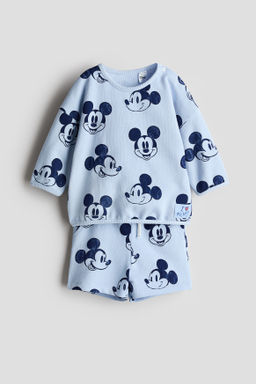 Conjunto de sudadera y pantal?n corto
