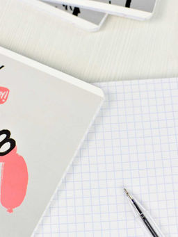 Цена за 5 штТетрадь, 48 л, клетка, арт. 65763/ 5 ВОРИШКИ /А5+, мягкий переплёт (2 скобы), мелованный картон 190 г/м?, ламинация "софт-тач" вельвет Упаковка Ассорти/