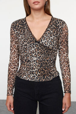 Cok Renkli Leopar Bask?l? Fiyonklu Fitted/Vucuda Oturan V Yaka Esnek Orme Bluz TWOAW25BZ00263 - Trendyolmilla фото 3