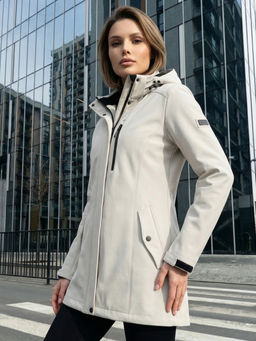 Парка женская софтшелл виндстоппер удлинённая с капюшоном белого цвета 9618_1Bl