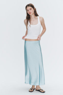 FALDA MIDI SATINADA / Azul claro