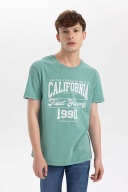 Футболка стандартного кроя с круглым вырезом и короткими рукавами с принтом