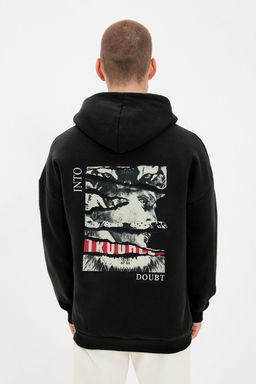 TRENDYOL MAN Siyah Regular/Normal Kesim Bask?l? Kapusonlu Sanatsal Bask?l? Sweatshirt TMNAW20SW0489 - Trendyolmilla фото 2